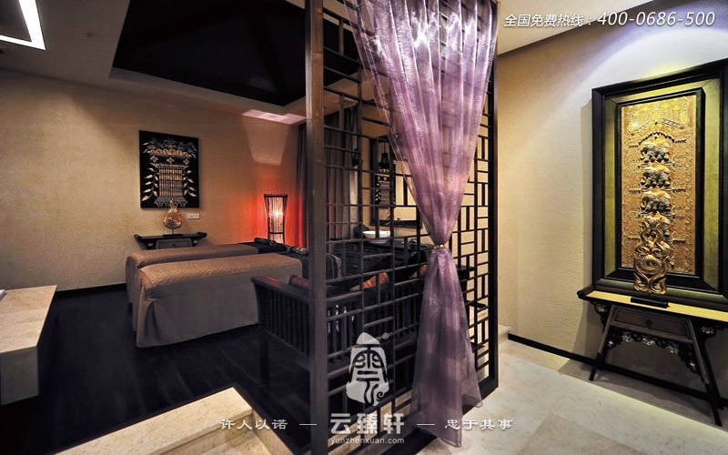 進入會所包間，整個空間的裝修瞬間讓人穿越回到了古代的感覺，天然的花草熏香